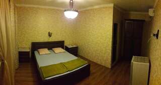 Гостевой дом Guest House Mihalych Гагра Стандартный трехместный номер-4