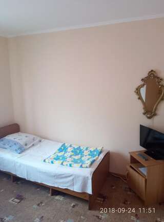 Гостевой дом Guest House Mihalych Гагра Бюджетный трехместный номер-4